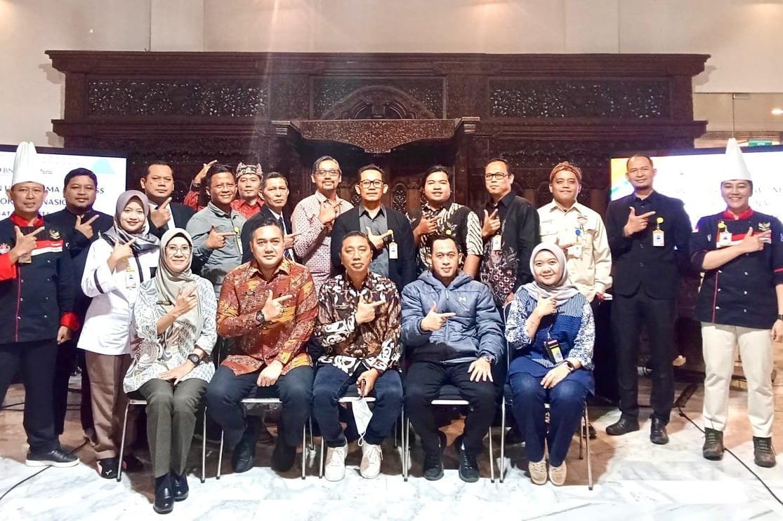 Direktur LSP Paresta bersama perwakilan BNSP dan para Asesor dari LSP PARESTA. (dik)