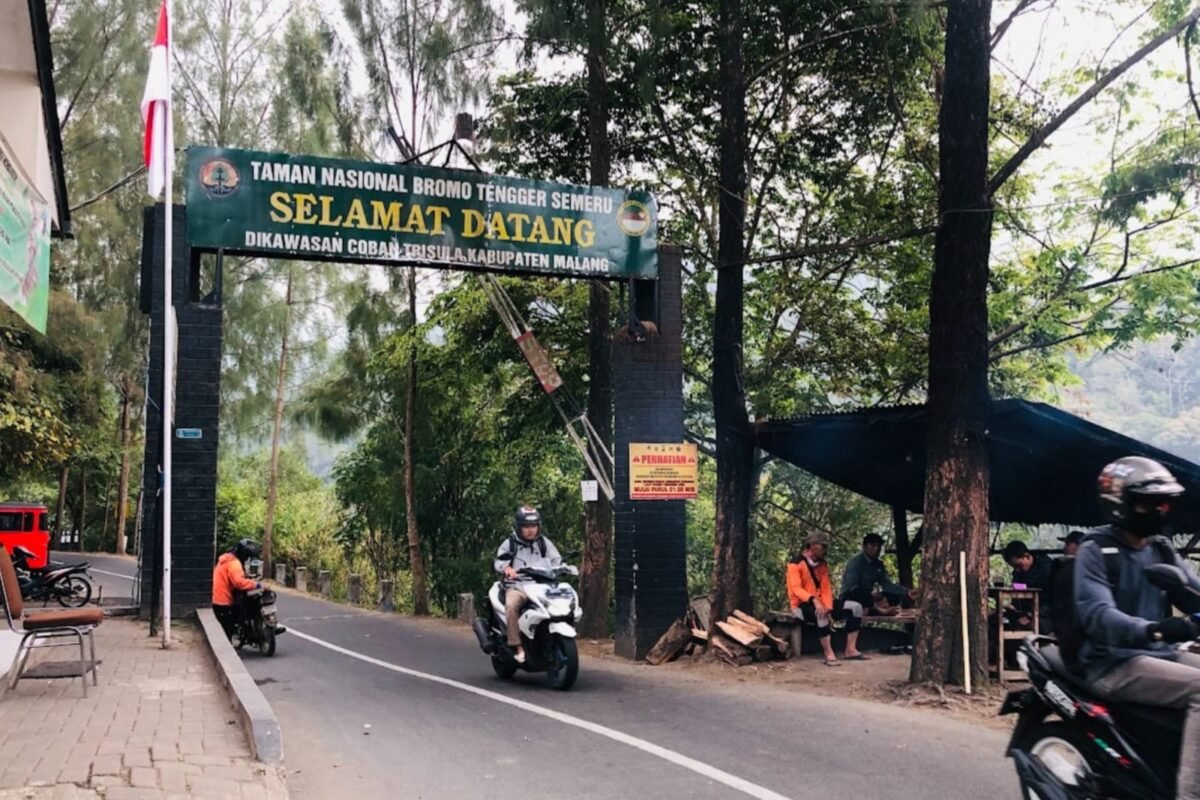 Pintu masuk wisata TNBTS via Kabupaten Malang.