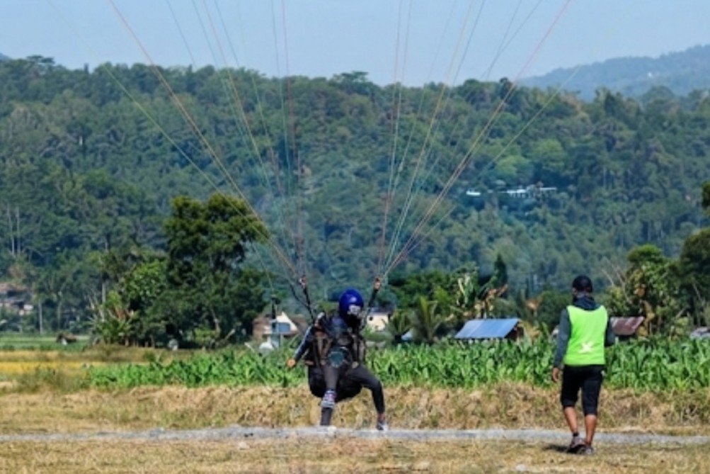 Salah satu Atlet Paralayang yang mengikuti Round terakhir kejuaraan IPAC 2026 seri ke 3 Salah satu Atlet Paralayang yang mengikuti Round terakhir kejuaraan IPAC 2026 seri ke 3.