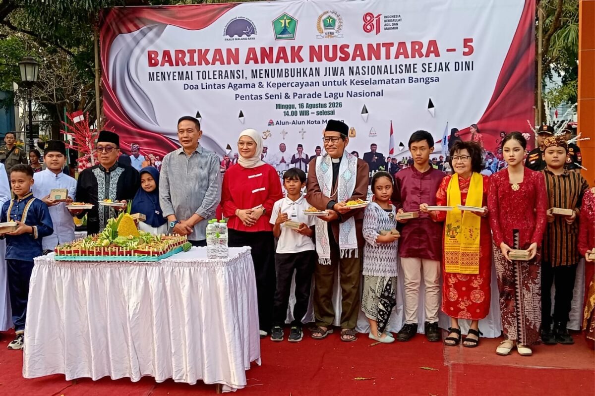 Wali Kota dan Ketua DPRD Kota Malang saat menghadiri Barikan Anak Nasional V.