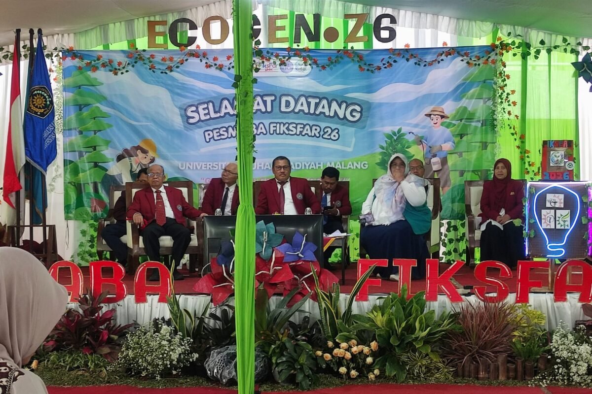 Rektor UMM bersama jajaran Dekanat FiksFar saat Safari Rektor salam Pesmaba UMM 2026.