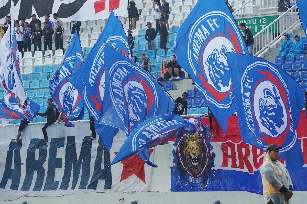 Suporter Aremania antusias dukung Arema FC.